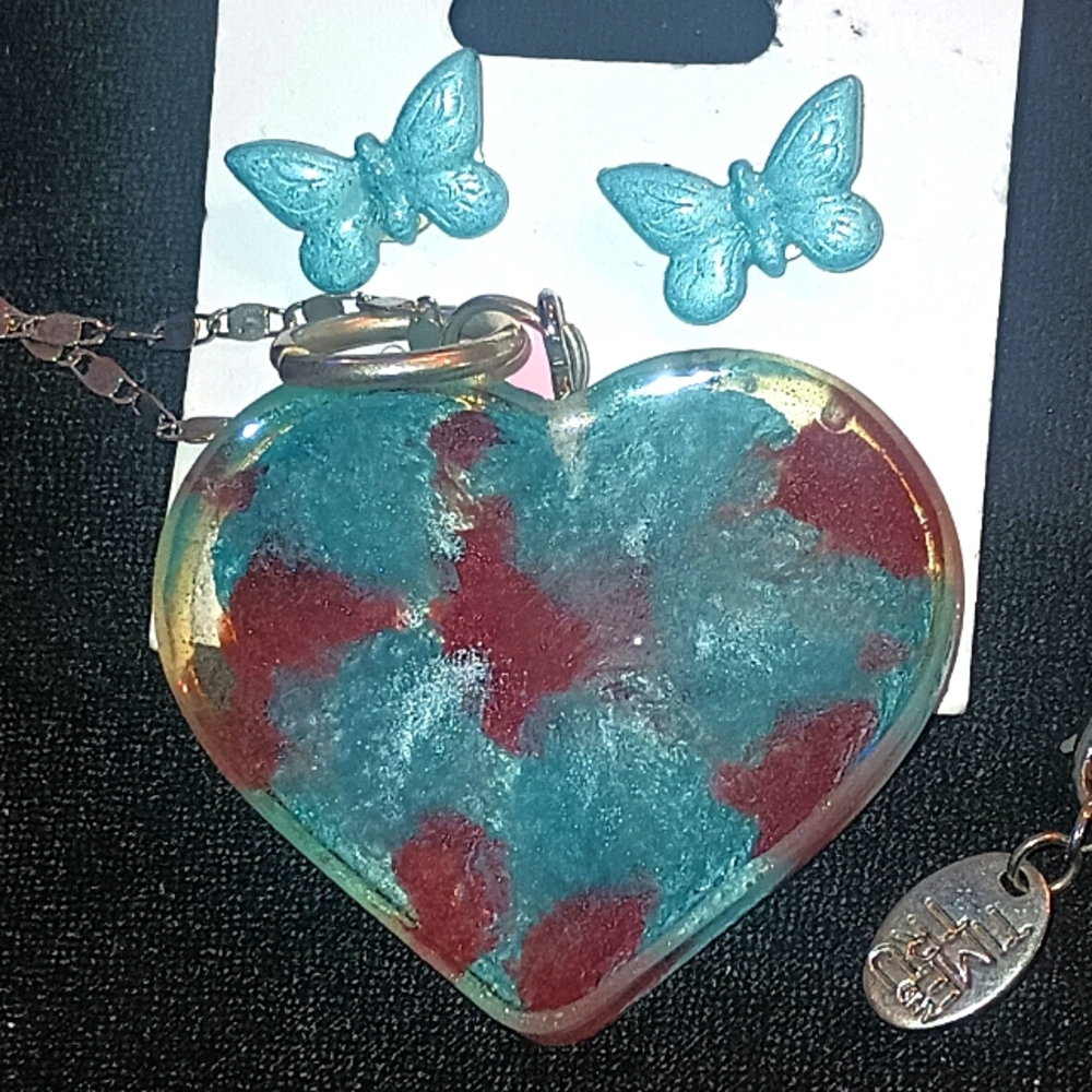 Necklace w matching  🦋 earrings